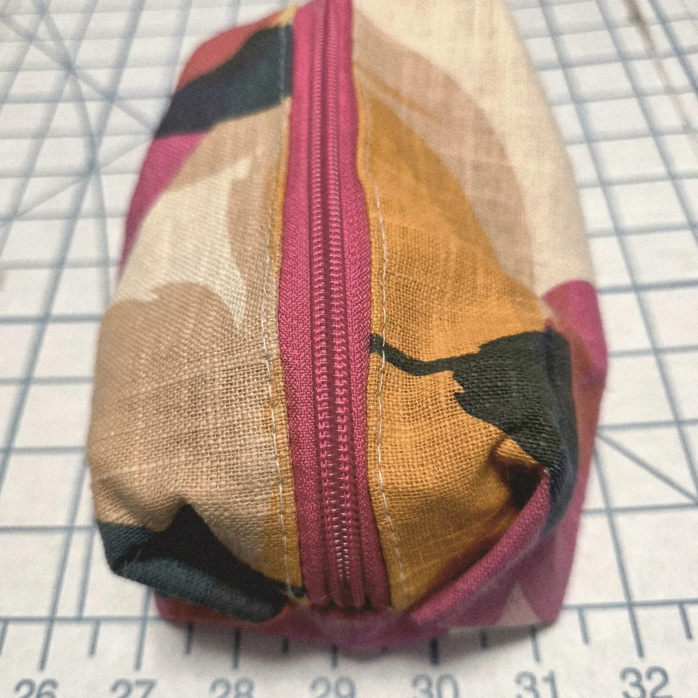 Colorful Women's Cosmetic Bag‎ with Pink Accents, NWOT